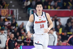 13分5板1帽!媒体人:焦泊乔是可以的 要给他耐心 要帮助他融入