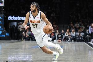 助攻生涯单场新高！穆雷18中8砍下22+8+17 带领残阵力克强敌