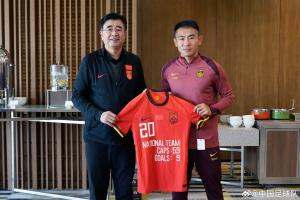 向退役的前国家队球员于汉超表达感谢、送上祝福