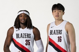 拓媒:打双塔时罗威被调离篮下 杨瀚森篮板被对手抢爆了