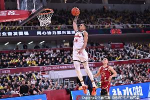 天神下凡！奎因12中10&6记三分高效砍下30分4板4助5断 正负值+33