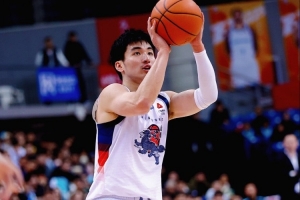媒体人：于德豪上一场最后失误遭吐槽 本场调整心态成稳定得分点