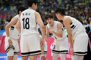 广东女篮14连胜遭终结!媒体人:除杨力维和外援 没稳定得分点