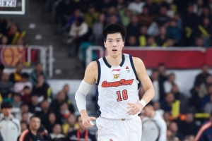 狂抢前场板！焦泊乔替补15分钟8中6砍14分10板两双 抢到7个前场板