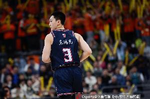 媒体人:广东狠抓郭昊文控运 胡明轩状态回暖&找到帮助球队新办法