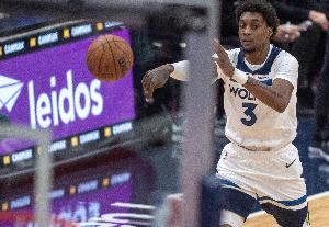 根本顶不住！森林狼半场万箭齐发&三分21中13 命中率高达61.9%