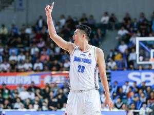 媒体人:翟晓川巅峰时也不以单打而著称 这场实在没人只能自己上
