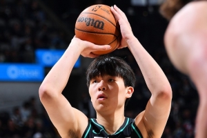 解说:杨瀚森的能力介于G联赛和NBA之间 不是稳定的NBA轮换