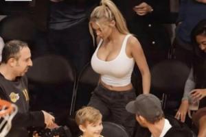 ?美媒调侃湖人：或许他们每场都需要这位性感美女！