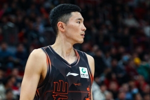 媒体人:CBA客场不好打 哨子忽然就响了 决战时刻都这样吹