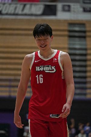 今天来个20+两双？杨瀚森首节3中2 罚球2中2 独揽8分5板1帽！
