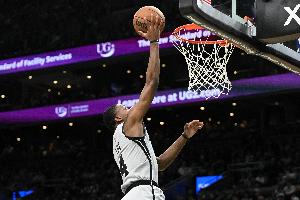 两双进账！福克斯17中10高效得到25分3板12助 突破分球没法防