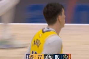 就差三分了！东契奇三分&助飞海斯空接暴扣 湖人轰一波13-0