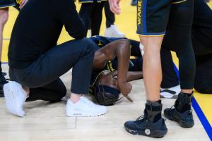 名记:勇士在交易截止日前会考虑所有可能的选项 包括交易巴特勒