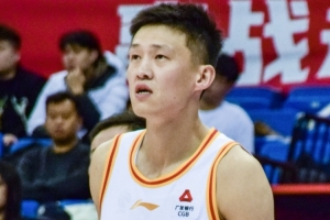周鹏晒康复视频：上午拍完片问题不算大 随时做好上场准备