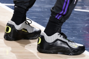 这配色没见过！詹姆斯今日上脚LeBron 23 碳纤维俄勒冈PE