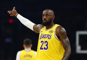 路威:每个NBA球员都梦想掌控自己的生涯 但除了老詹谁也没这特权