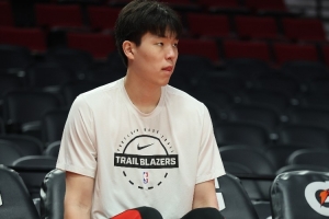 拓媒:杨瀚森离合格的NBA球员差很远 约基奇在新秀赛季比他好十倍