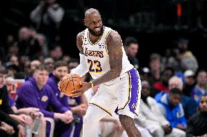 纪录+++1！詹姆斯年满41岁后半场轰下20+ NBA历史首人！