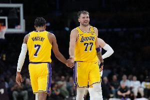 阿里纳斯:湖人把NBA所有矮子后卫都凑一块了 像支80年代的球队