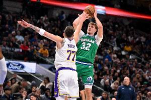 天下谁人不识君！弗拉格爆砍49分 创NBA历史青少年单场得分纪录