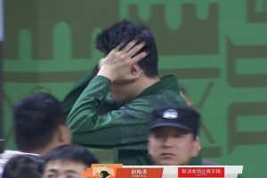同曦都压24秒了！左朕年最后投一个双方冲突 三人被驱逐