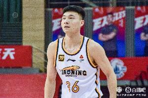 内外开花！鄢手骐8中6高效拿到18分 三分5中3