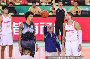 冲锋陷阵！威尔逊打满半场10中7轰下21分8板 罚球8中6