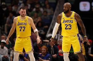 徐静雨:东契奇防守全NBA最烂&难怪Nico交易他 詹姆斯发挥就很硬