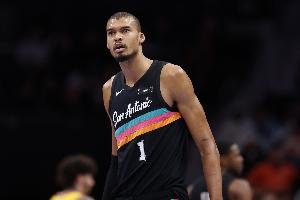 NBA官方：由于马刺出行延误 魔术VS马刺比赛推迟至10点开球