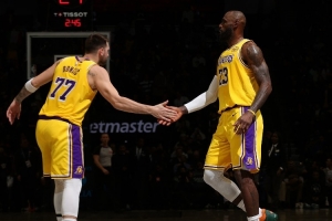 NBA彩经:黄蜂爆冷击落火箭 太阳拿下勇士 湖人击退76人