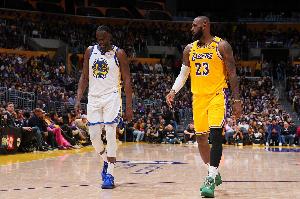 库里&东契奇缺席！ESPN预测明日胜率：湖人52.6% 勇士47.4%