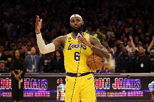 3年前的今天:詹姆斯超越“天勾”贾巴尔 正式加冕NBA历史得分王