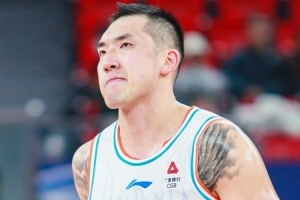 媒体人:陶汉林燃尽的一场比赛 这场无可挑剔 鲍威尔最好还是换掉