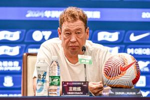 斯卢茨基:明天是进亚冠淘汰赛最后的机会,变阵433因外援特点
