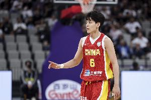 中国女篮热身赛双杀国际女篮联队 陈明伶21分 杨舒予14分6助