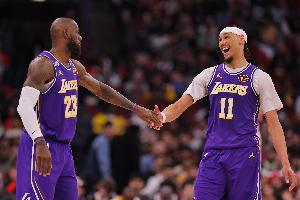 最想隔扣的现役或退役的NBA球星？海斯：勒布朗·詹姆斯?