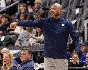 比克斯塔夫执教全明星！杜伦：他还是大喊大叫 我和他说别吃T