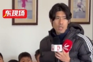 吕文君勉励小球员:目标不只是中超,希望像武磊一样踢五大联赛