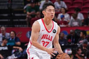 ?河村勇辉G联盟背靠背2战送21助 扣篮王麦克朗2战狂轰73分