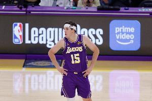 里夫斯本季场均25.6分+51%+8.3罚 打防守前10球队21分+45%+5.5罚