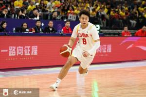 直播吧：中国男篮公布与日本队的12人名单 队长仍是赵睿