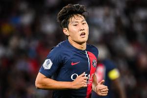 随巴黎赢得6冠1亚!官方:25岁李刚仁首夺韩国年度足球先生