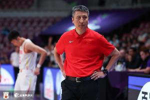 郭士强:日本是亚洲强队&水平提升迅速 预计我们会面临很多困难