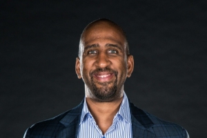 布斯:100个GM也就3-4个能做出我的成绩 不懂为何NBA没人抢着要我