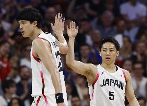 媒体人:很讨厌看到说八村&河村不在所以日本输球 输了就是输了