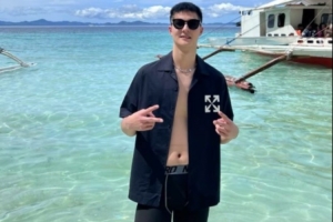 朱松玮晒游玩视频：海边的风能带走烦恼 网友：八块腹肌去哪里了