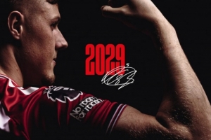 官方:桑德兰与26岁后卫巴拉德续约至2029年,含延长1年条款
