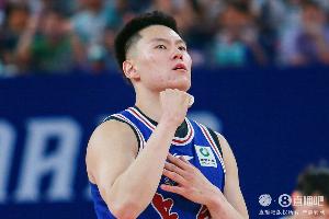 媒体人:履行完战士的义务之后 李弘权终于有时间陪妻子和孩子了