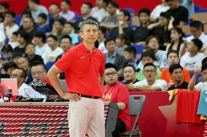 媒体人：至今也想不明白 为啥中国男篮被没归化的韩国打花了2场